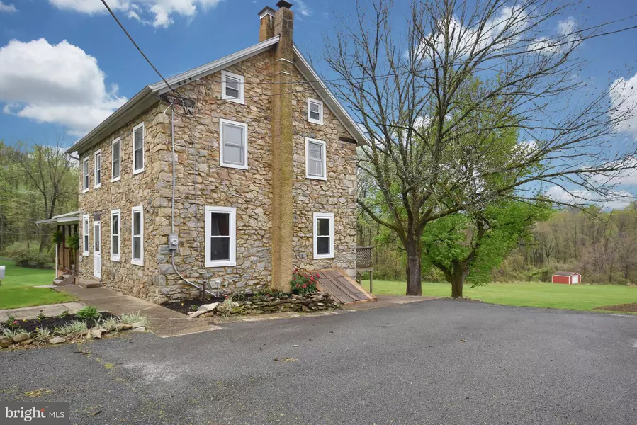 2759 VALLEY VIEW RD, Hellertown, PA 18055