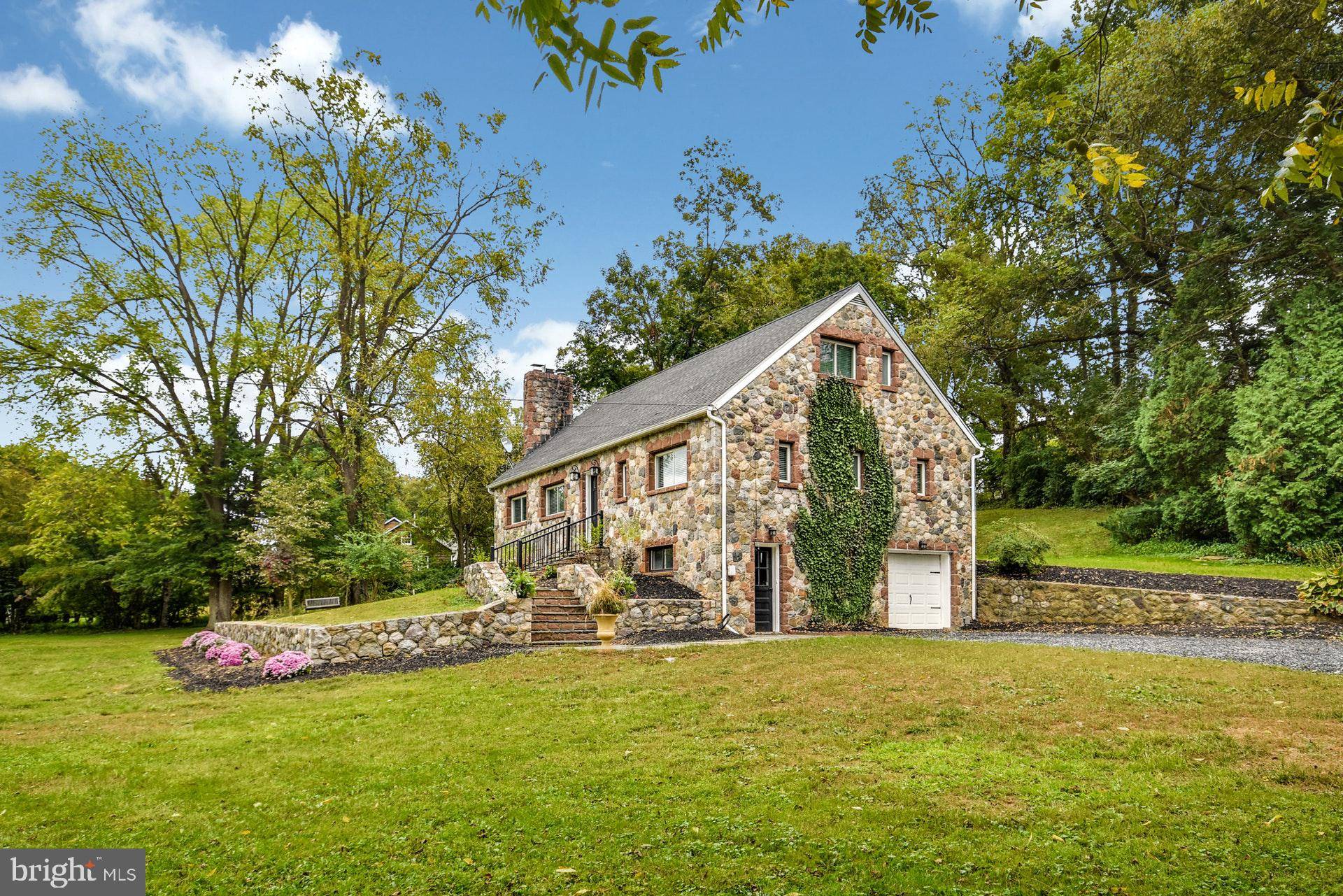 Easton, PA 18040,2705 BUSHKILL DR