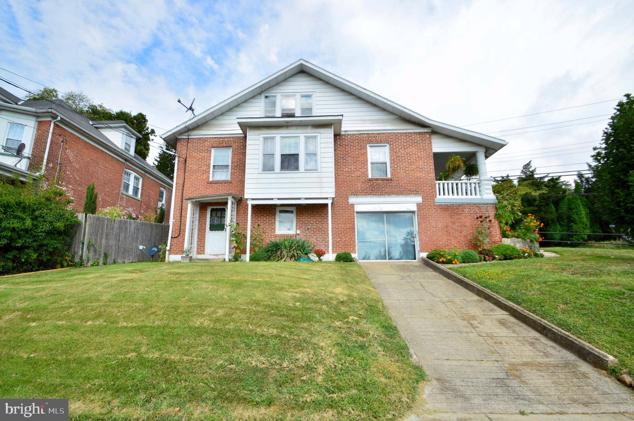 Easton, PA 18042,910 KNOX AVE