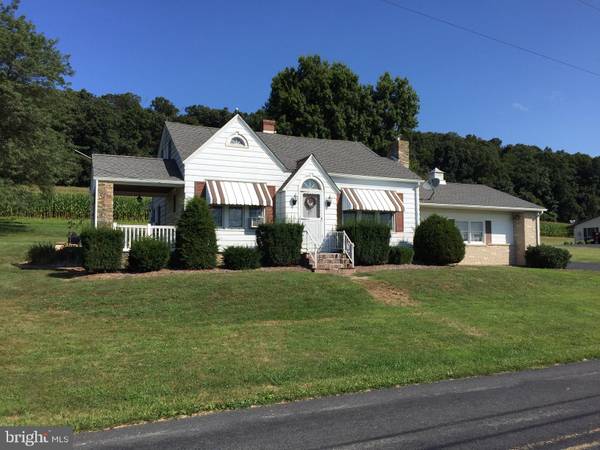 2725 MOUNTAIN RD, Dalmatia, PA 17017