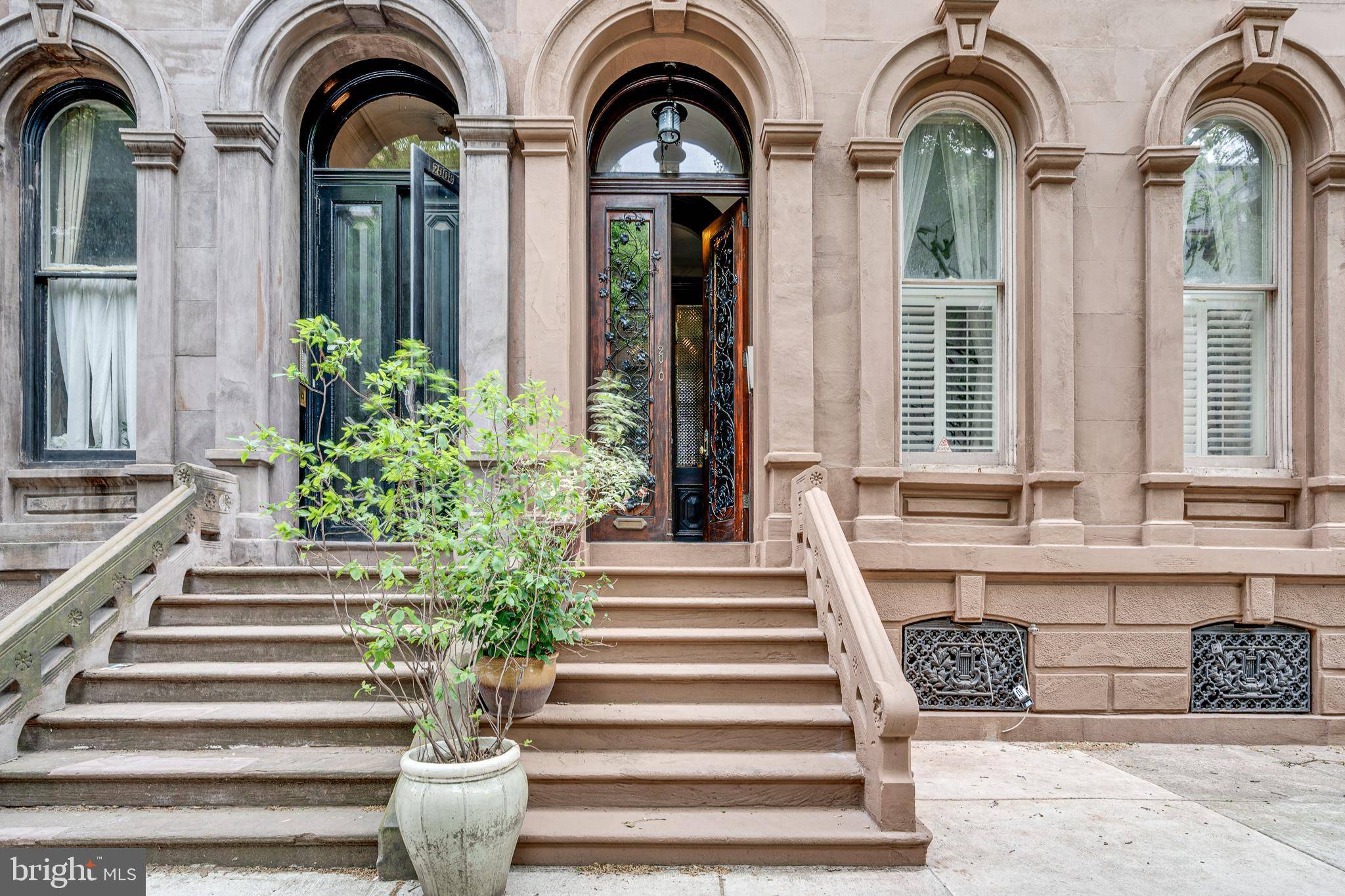 2010 SPRUCE ST #4, Philadelphia, PA 19103