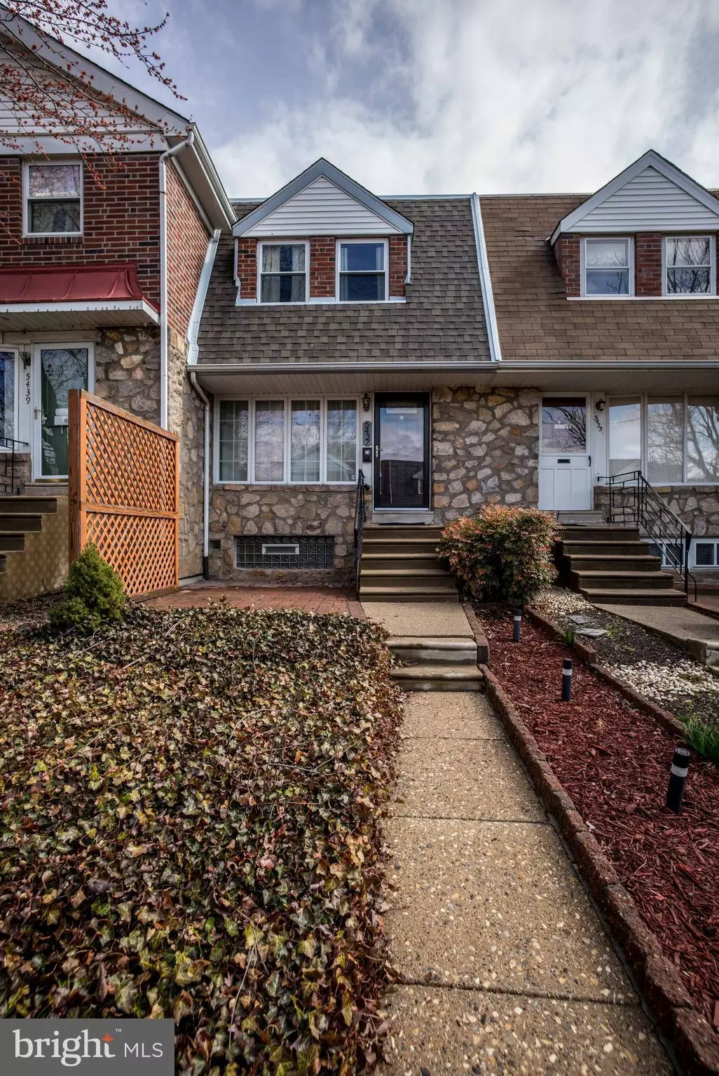 Philadelphia, PA 19128,5437 VICARIS ST