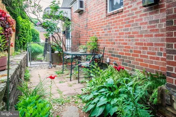 Philadelphia, PA 19111,910 BERGEN ST