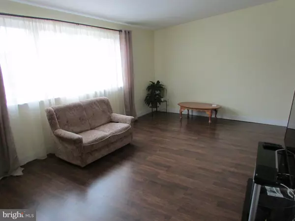 Philadelphia, PA 19116,425 DENSMORE ST