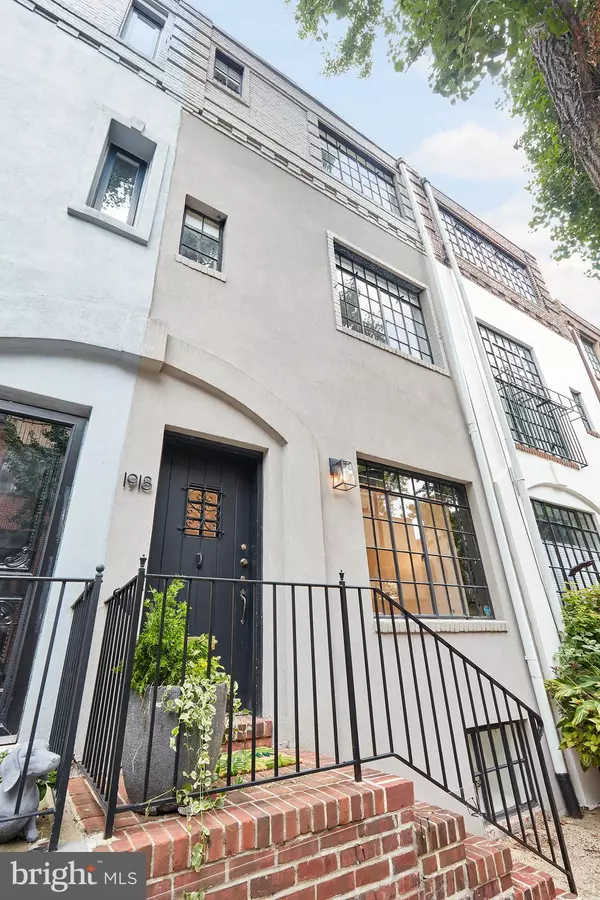 1918 DELANCEY PL, Philadelphia, PA 19103