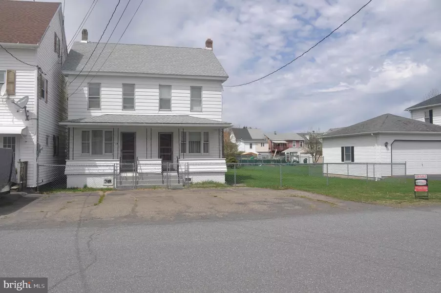 18 W MARKET ST W, Sheppton, PA 18248