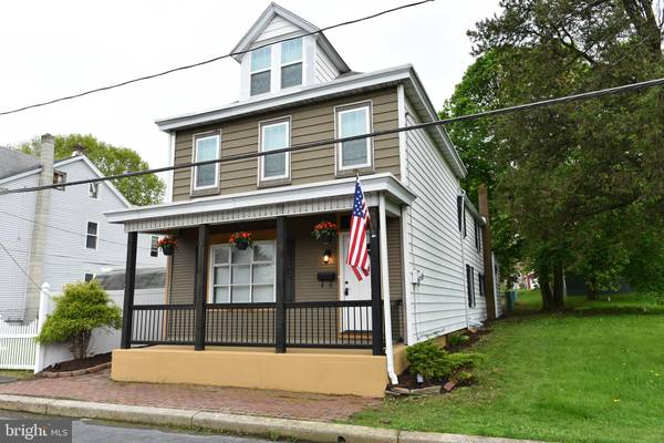 55 RAILROAD ST, Cressona, PA 17929