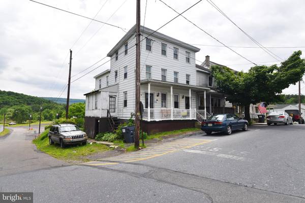 132-134 WILLING ST, Llewellyn, PA 17944