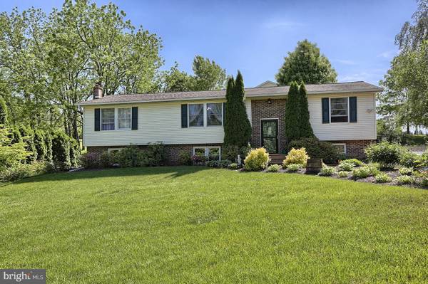 1247 RUNNING DEER DR, Auburn, PA 17922