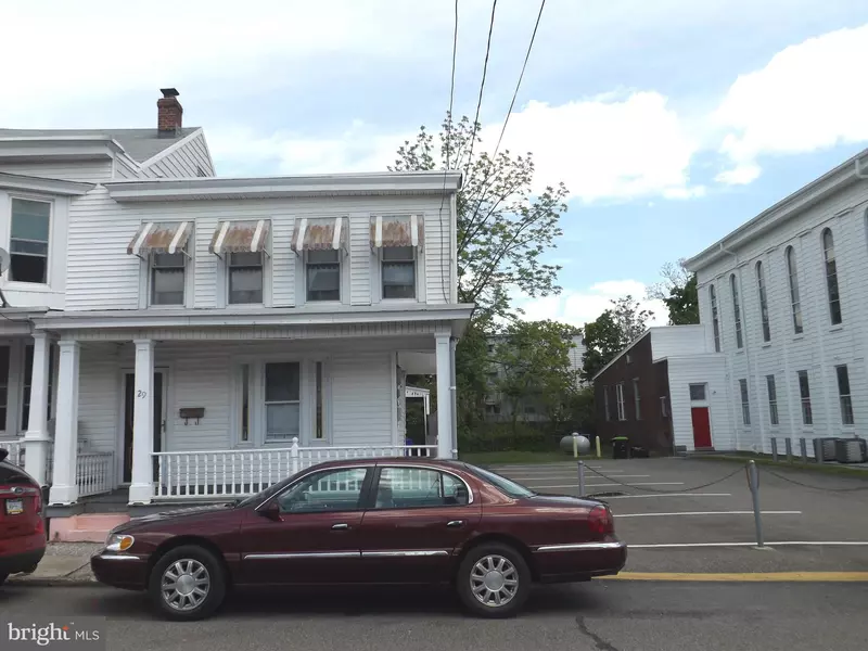 29 N FRONT ST, Saint Clair, PA 17970