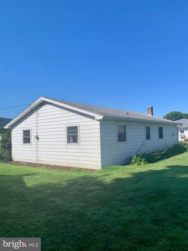 Valley View, PA 17983,410 W MAPLE ST