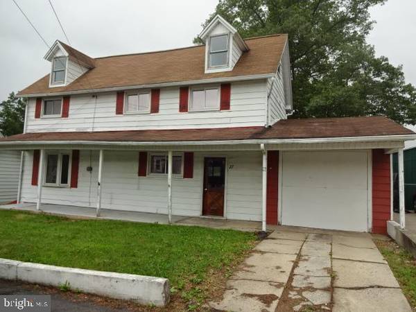 27 UPPER BEECHWOOD AVE, Pottsville, PA 17901