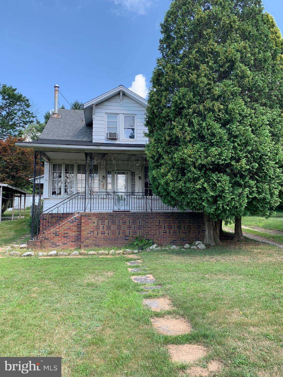 Barnesville, PA 18214,26 CREST ST