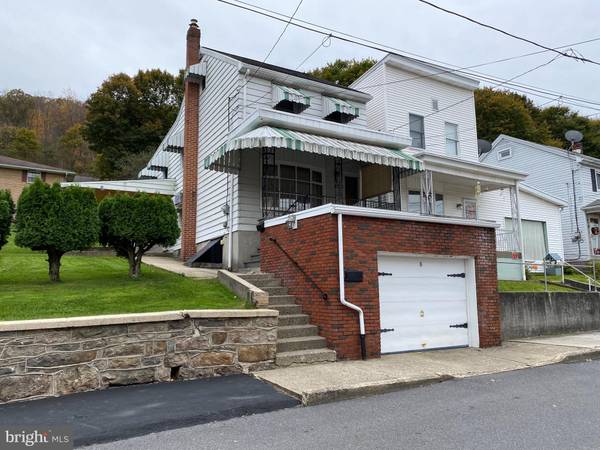 8 W SAVORY ST, Pottsville, PA 17901