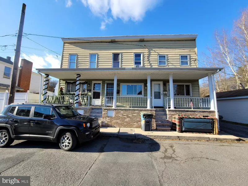 4 WIGGAN ST, New Philadelphia, PA 17959