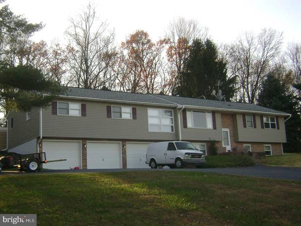 25 DONRENE RD, Mount Wolf, PA 17347