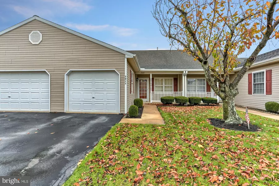 2027 VILLAGE CIR E, York, PA 17404