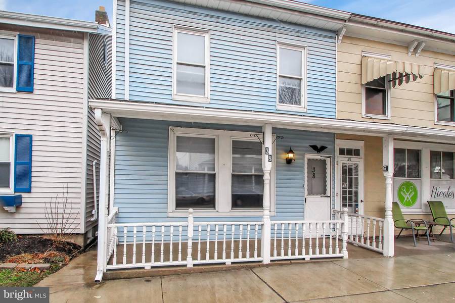 38 N MAIN ST, Mount Wolf, PA 17347