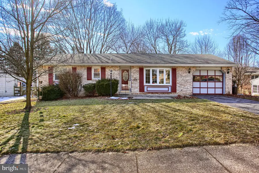 27 BELAIR DR, Dillsburg, PA 17019