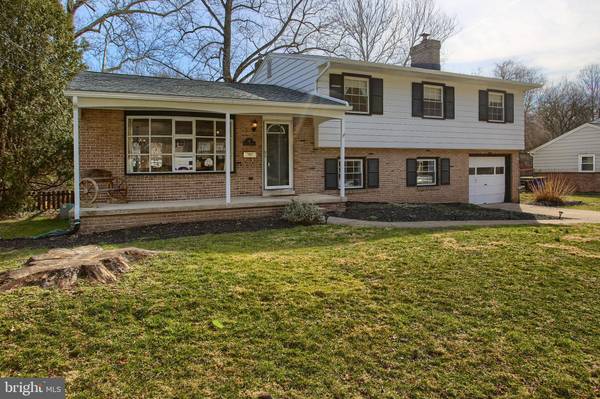 111 YELLOW BREECHES DR, Camp Hill, PA 17011