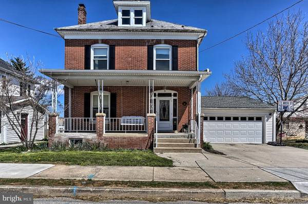 9 LINDEN AVE, Hanover, PA 17331