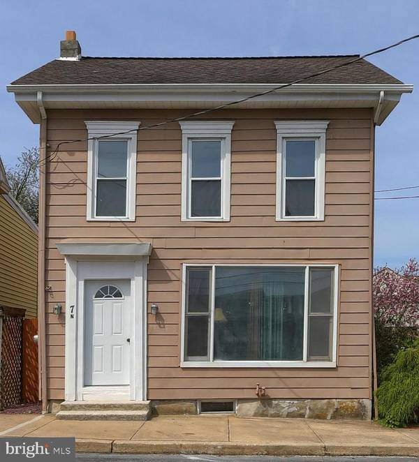 7 N WATER ST, Franklintown, PA 17323