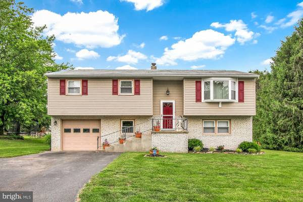 920 DALLAS DR, York, PA 17406