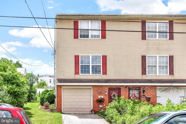 58 W HOWARD ST, Red Lion, PA 17356