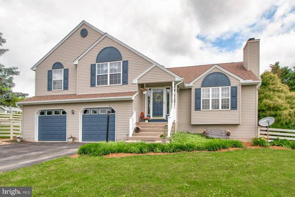 38 BROOK HOLLOW AVE, Felton, PA 17322