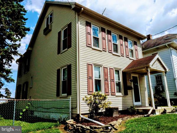 18 CENTER ST, Hanover, PA 17331