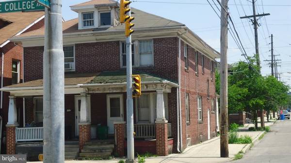 300 COLLEGE AVE E, York, PA 17401