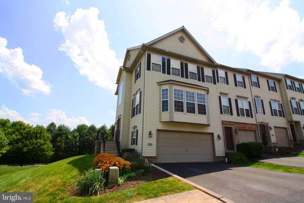 2712 HUNT CLUB DR, York, PA 17402