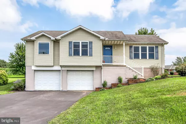 97 MAIN ST, Yorkana, PA 17402