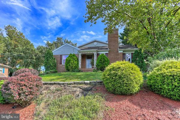 40 W LOCUST LN, York, PA 17406