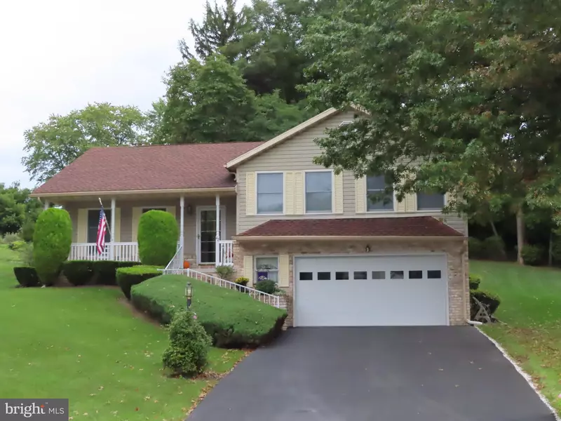 42 COLLINS CIRCLE, Hanover, PA 17331