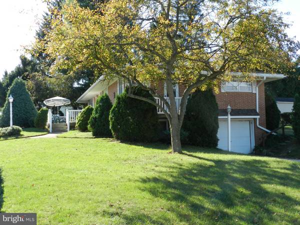 202 SUNSET DR, New Cumberland, PA 17070