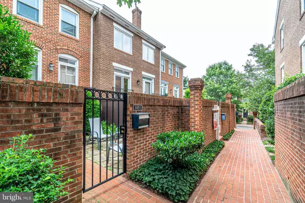 Arlington, VA 22201,1053 N STAFFORD ST #18B