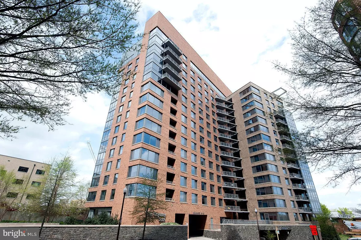 Arlington, VA 22201,2001 15TH ST N #220