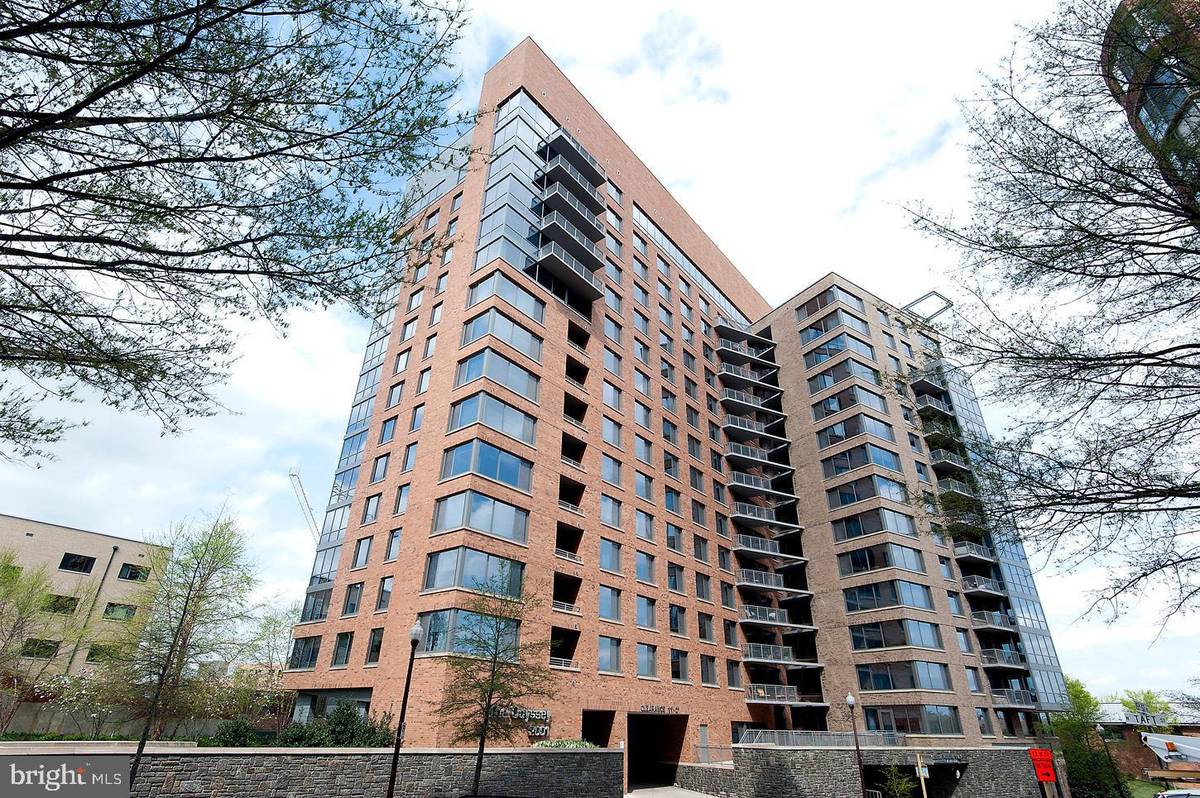 Arlington, VA 22201,2001 15TH ST N #220