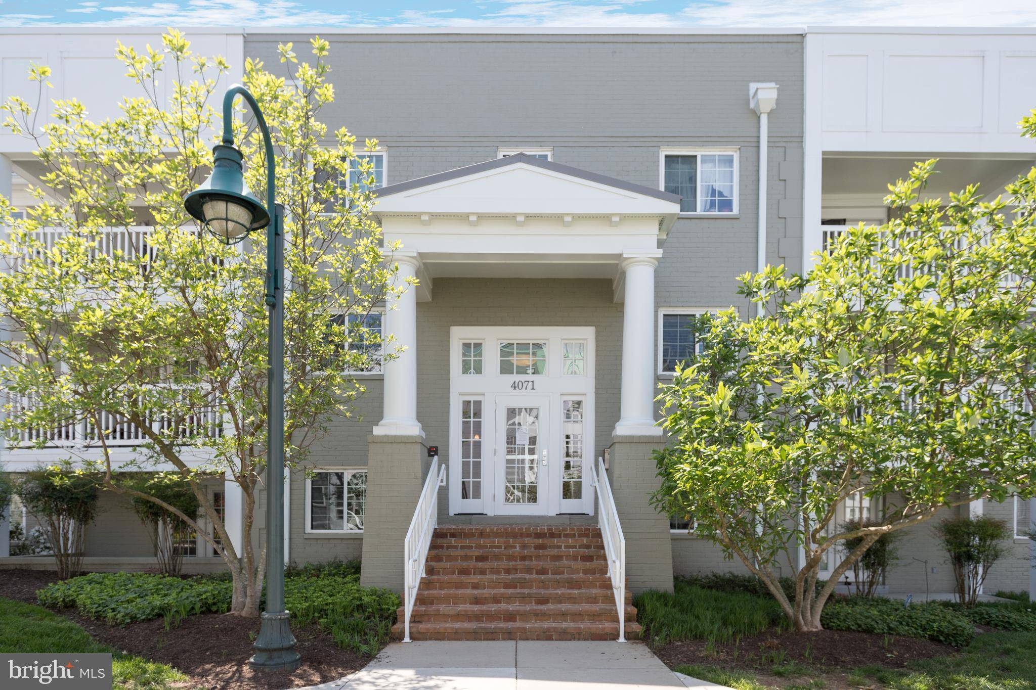 4071 S FOUR MILE RUN DR #202, Arlington, VA 22204