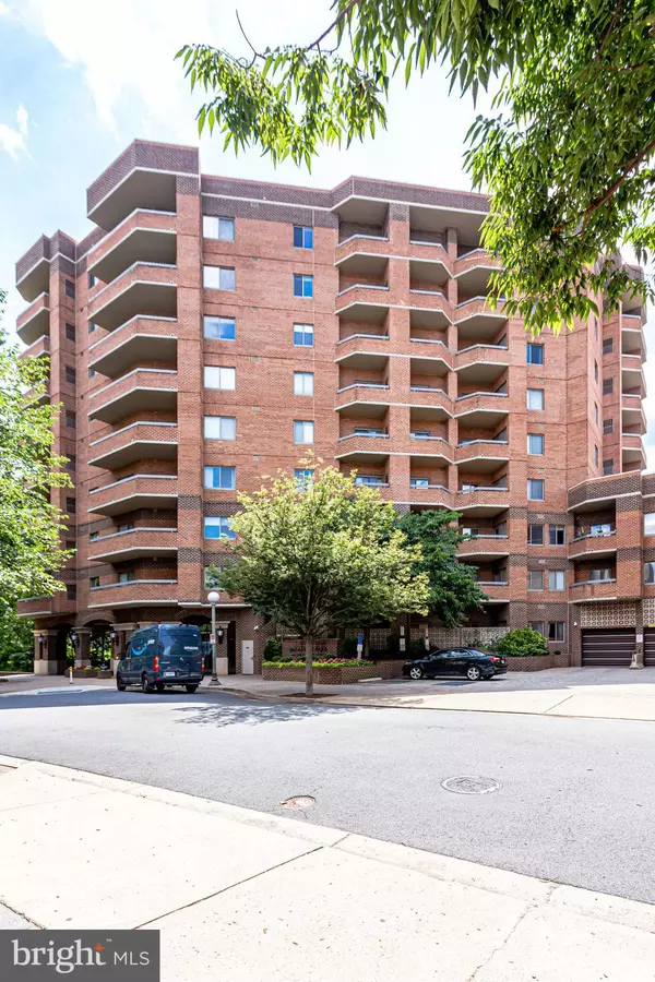 Arlington, VA 22201,1050 N STUART ST #220