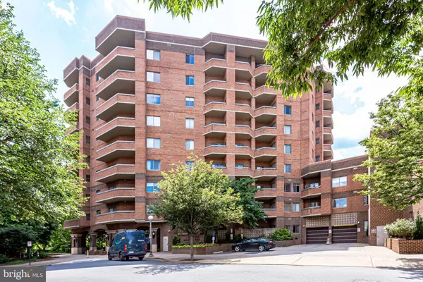 Arlington, VA 22201,1050 N STUART ST #220