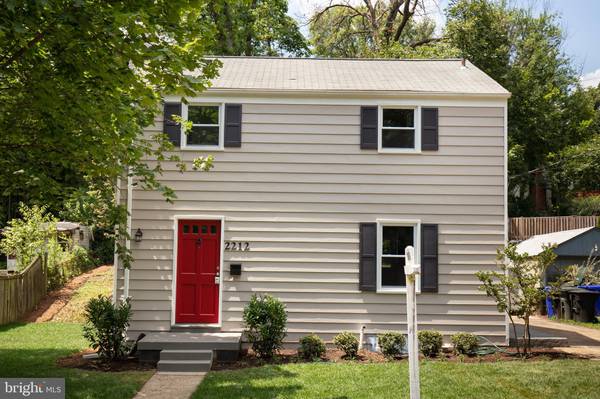 2212 S DINWIDDIE ST, Arlington, VA 22206