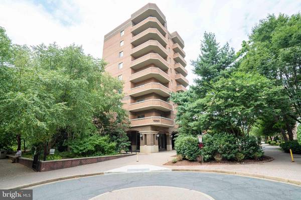 Arlington, VA 22201,1050 N STUART ST #819