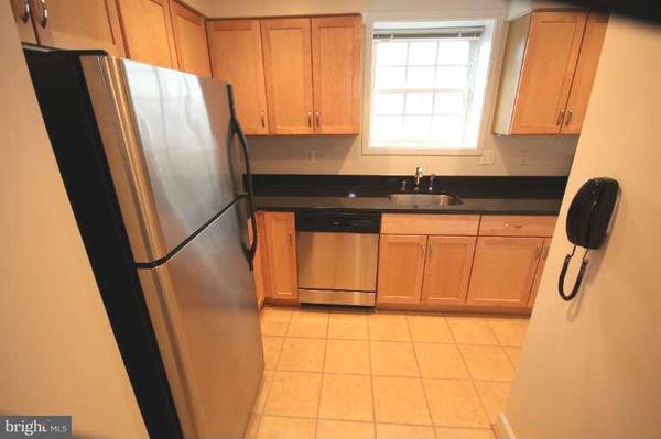 Arlington, VA 22203,229 THOMAS ST #301