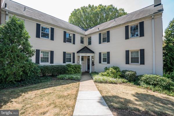 1305 S WALTER REED DR #5202, Arlington, VA 22204