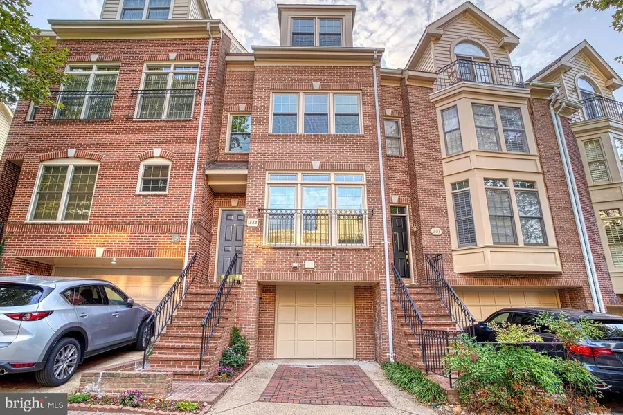 1552 N COLONIAL TER, Arlington, VA 22209