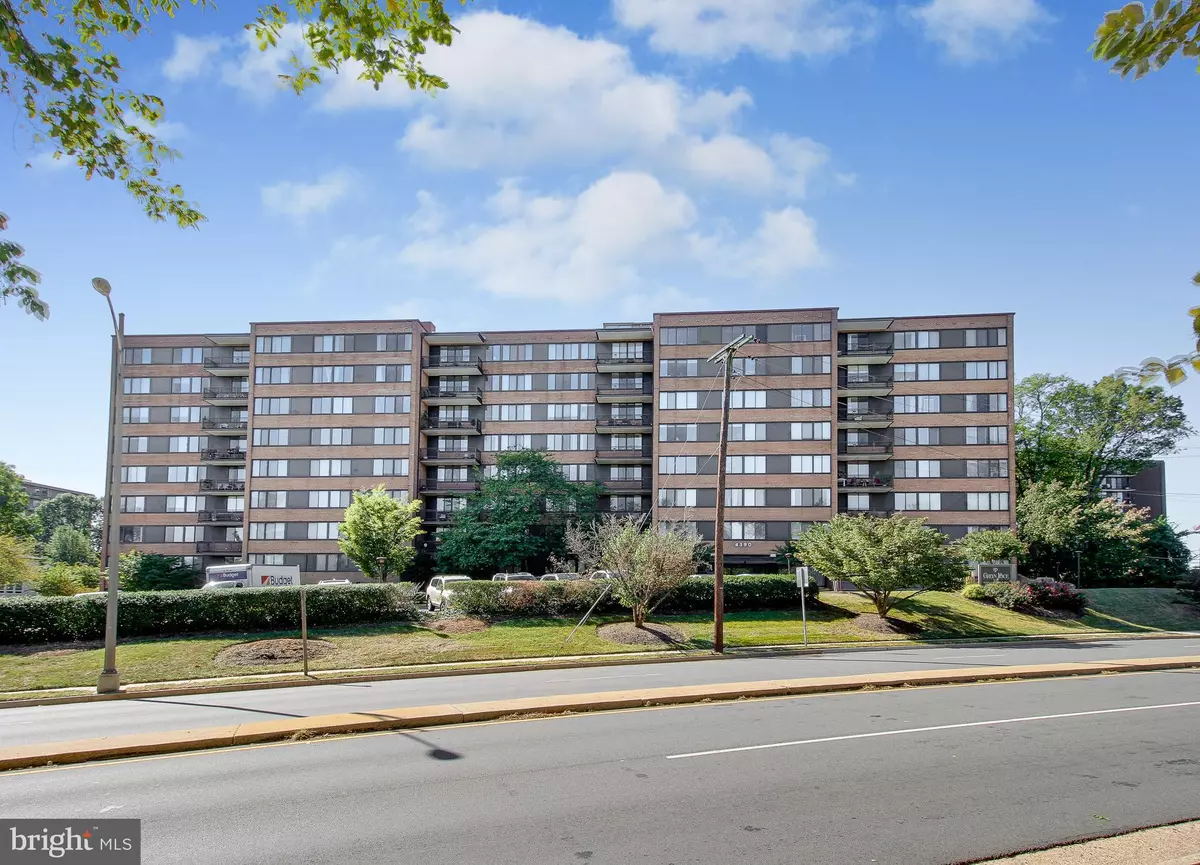 Arlington, VA 22207,4390 LORCOM LN #305