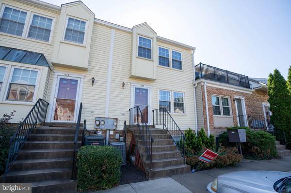 94 N BEDFORD ST #B, Arlington, VA 22201