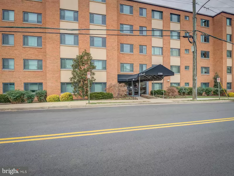 1300 S ARLINGTON RIDGE RD #518, Arlington, VA 22202